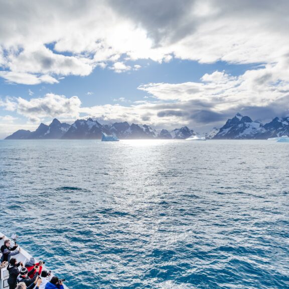 Apeacock_HDS28 25_Antarctica_SG FL_250210 4099.jpg_Andrew Peacock
