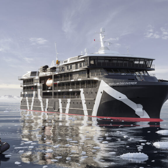 Magellan Discoverer_Exterior_03